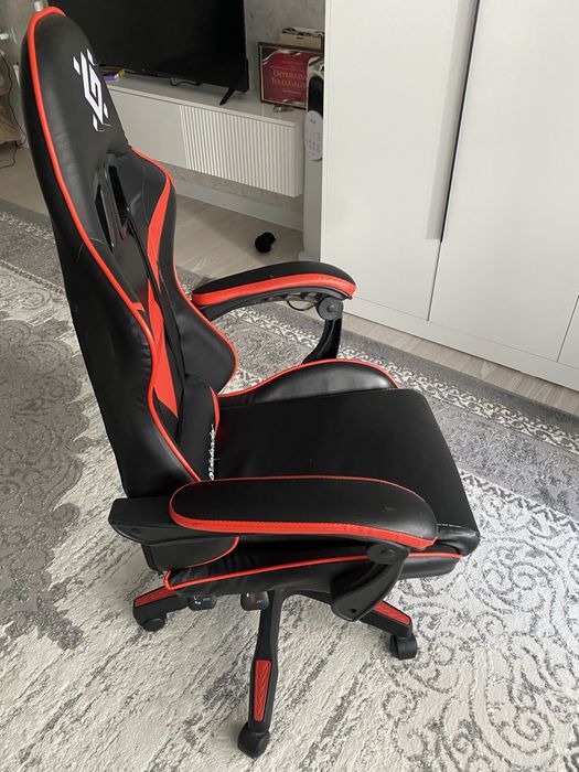 Игровое компьютерное кресло