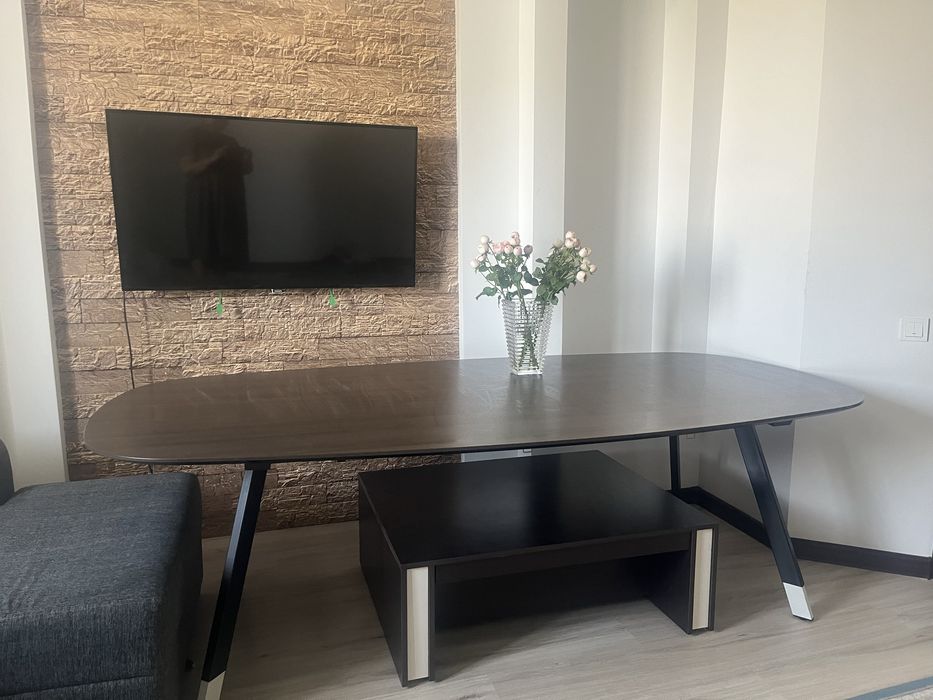 Стол большой овальный