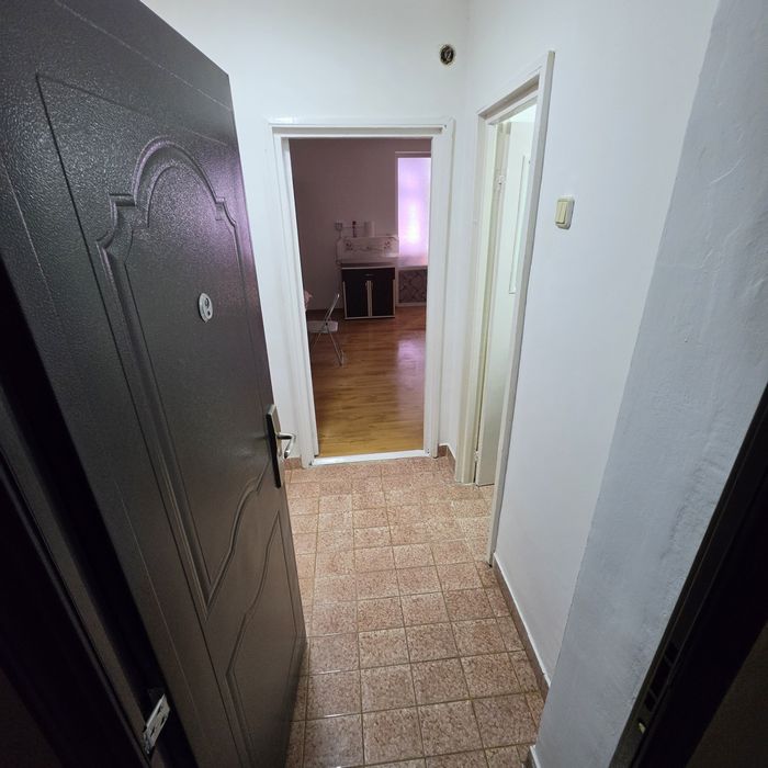 Închiriez garsoniera