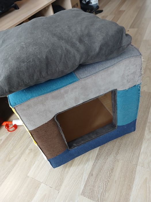 Продавам кучешка/котешка къщичка табуретка