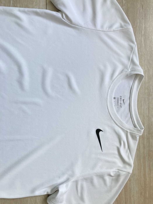 Найк Nike Dri Fit Standart Fit мъжка бяла тениска размер L
