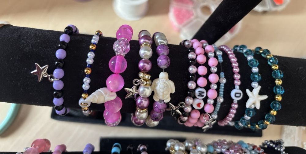 Ръчно изработени гривни