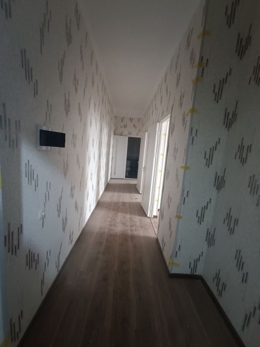 Srochna sotiladi dom 5 qavatda 2 xonali yangi dom narxi kelishiladi