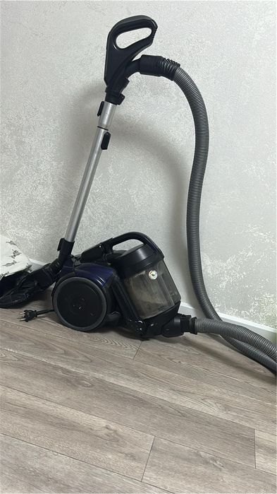 Продам пылесос   .