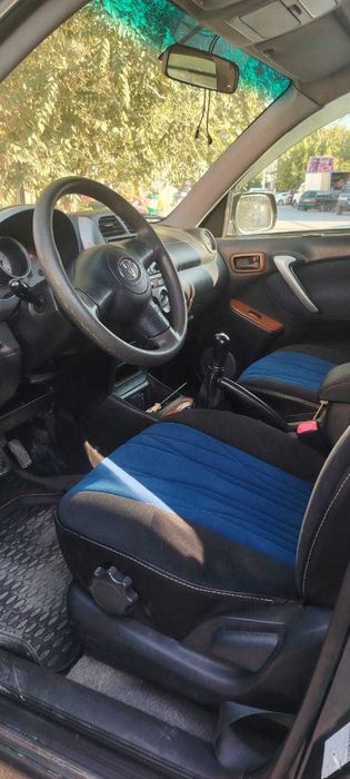 Автомобиль Toyota Rav 4