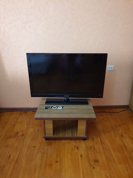 SAMSUNG 42 телевизор обычный