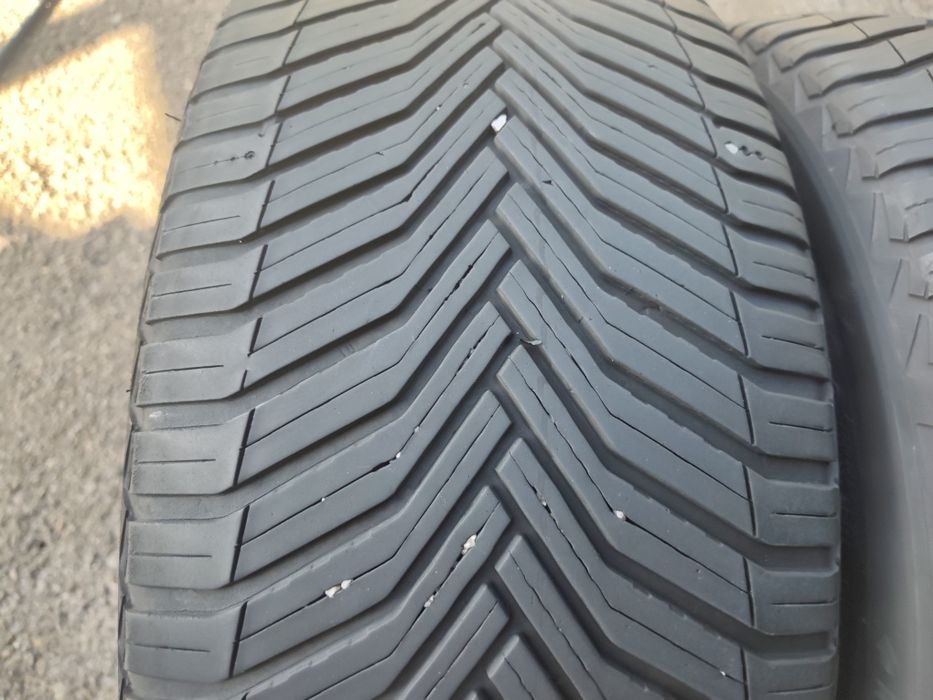 255/40/19" 2бр Michelin cross climate 2,dot2122,5mm