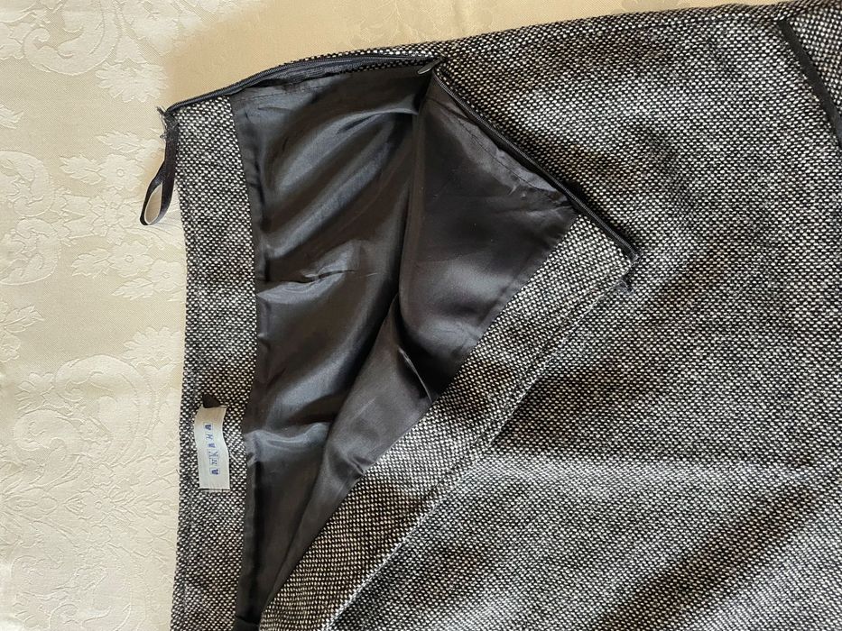 Vând fusta călduroasă, de stofă