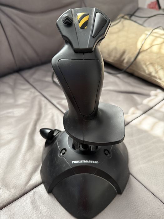Joystick Thrustmaster USB pentru PC