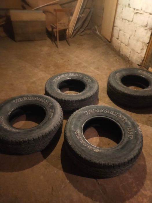 Продам шины б/у 31X10.50R15