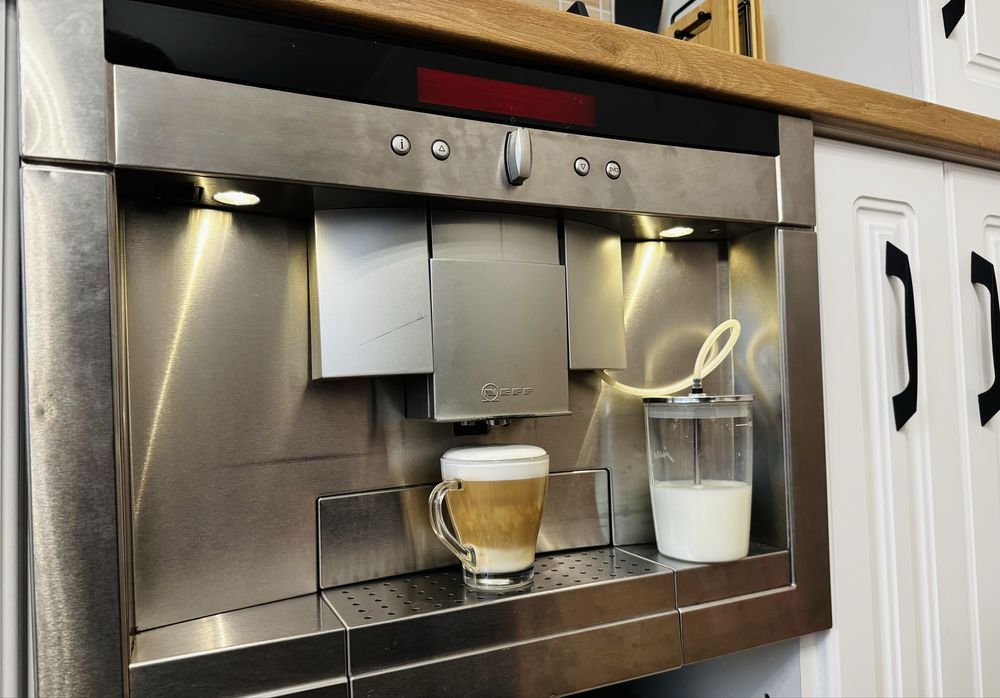 Espressor automat incastrabil NEFF C77 - Cappuccino, Latte Macchiato