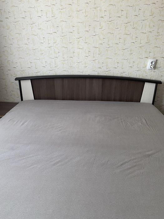 Продам двуспальную кровать