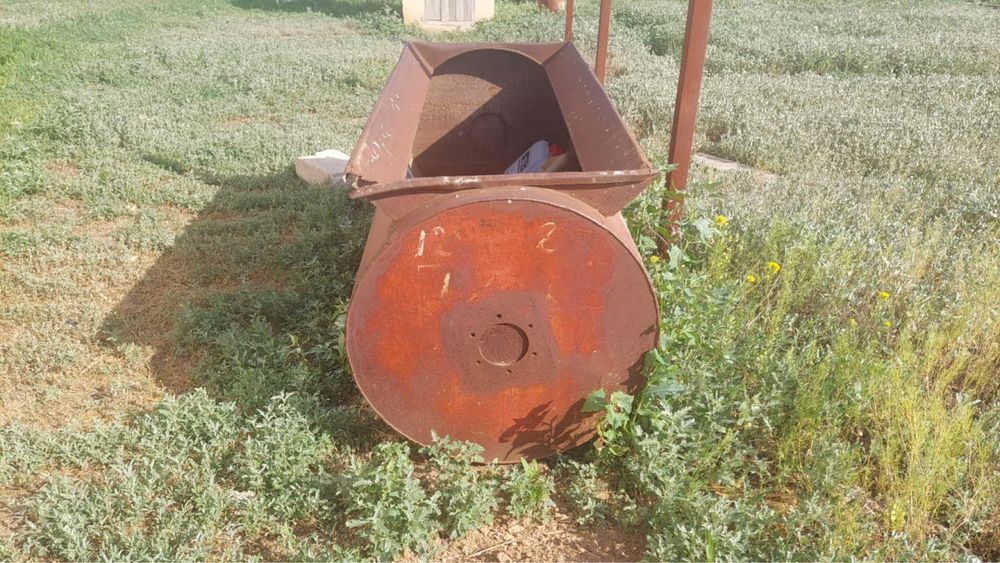 Продам металлическую емкость