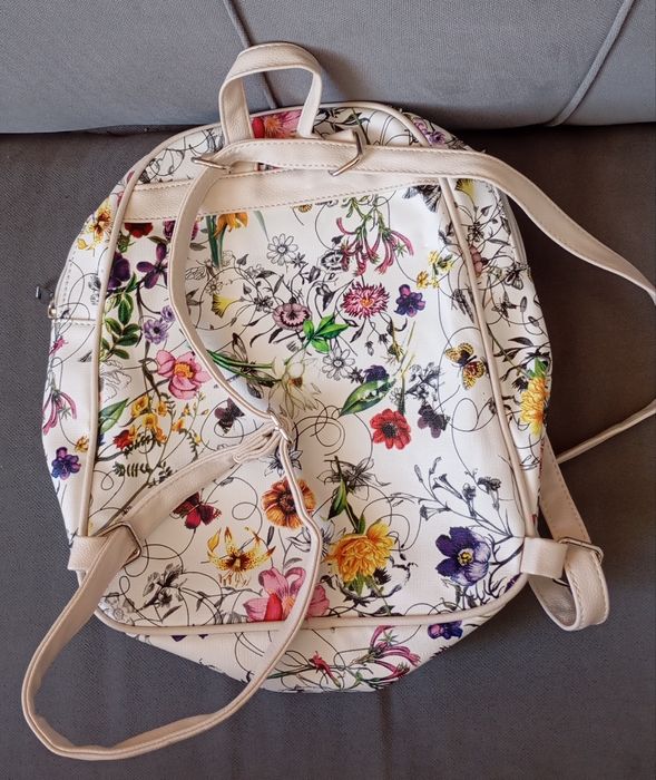 Дамска раница на цветя