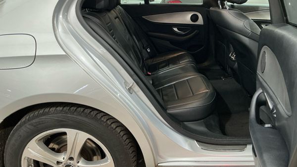 Vand Mercedes E class 2018 adusa recent