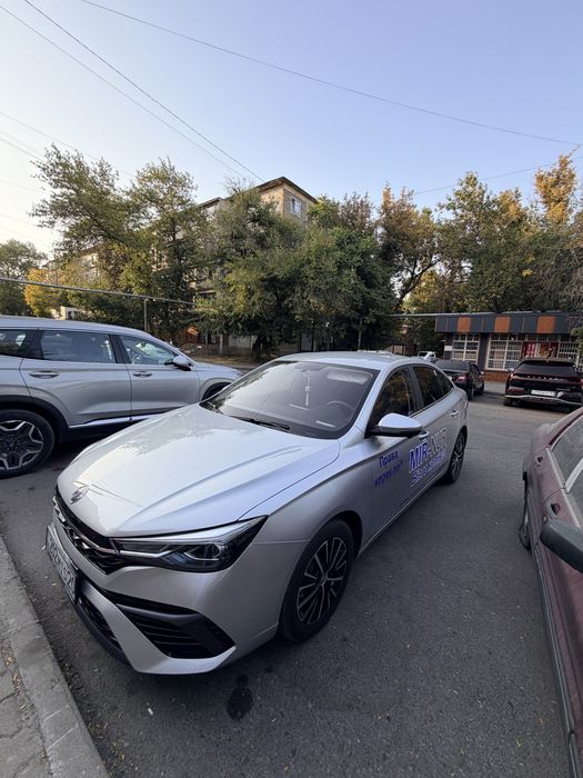 Женский инструктор по вождению с нуля