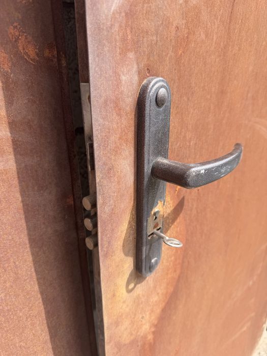 Железная дверь 2.30 на 1.30 темір есік