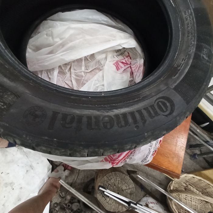 Продам б/у шины Continental