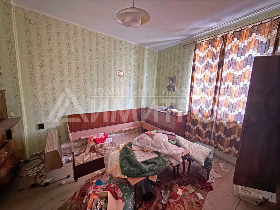 Продава тристаен тухлен апартамент в гр. Каспичан. ТОП център на града!