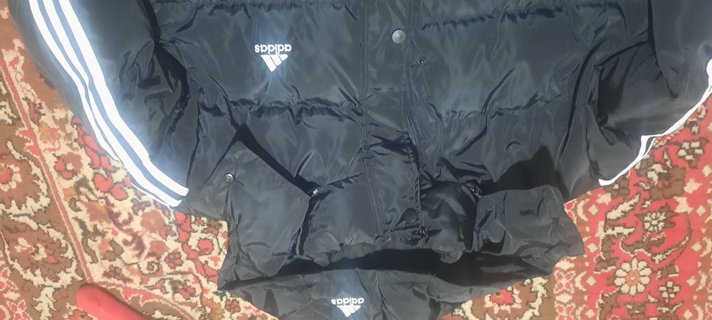 Адидас новая  куртка оригинал