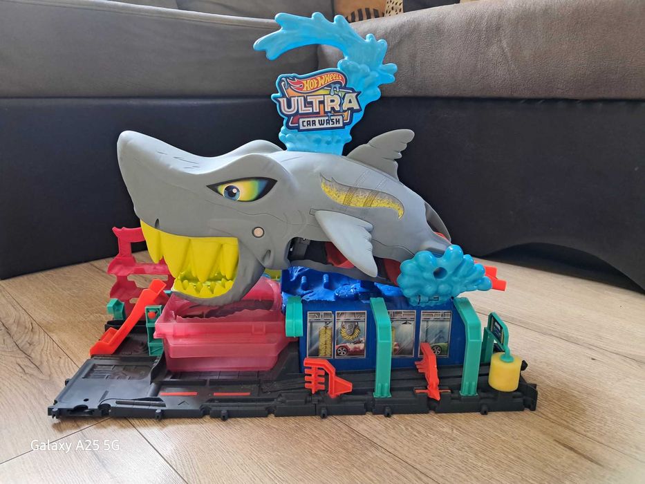 Hot Wheels автомивка акула