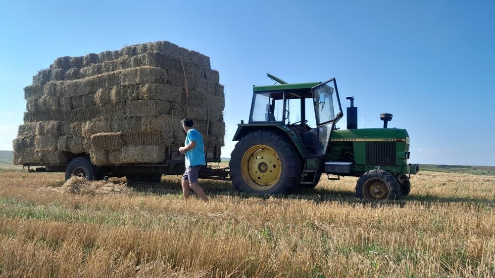 Vând intreg sau dezmembrez John deere 3130