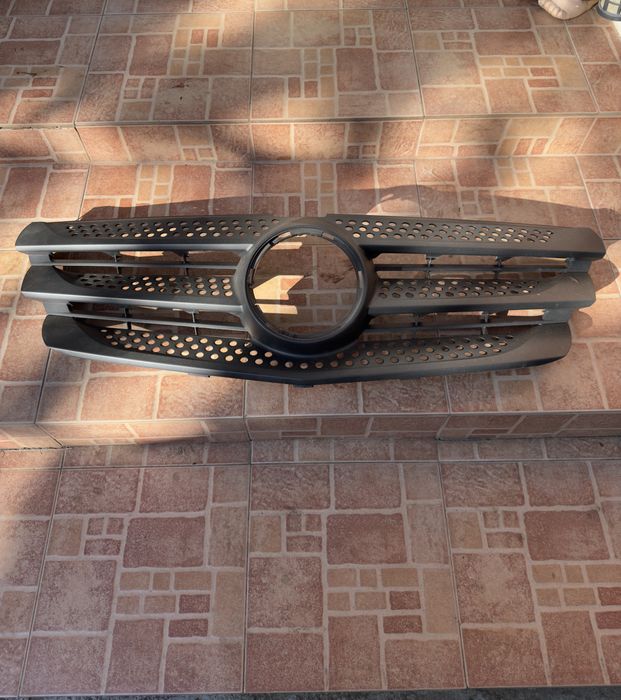 Mercedes Vito Grila ,Stopuri, consola navigatie si emblema