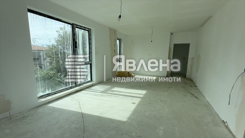 Продава се Тристаен апартамент в Варна, м-т Траката - 126 кв.м за 1858 €/кв.м - Снимка #3