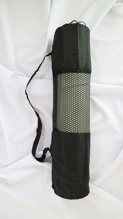 продавам постелка за йога с чанта за лесно пренасяне и въже за скачане