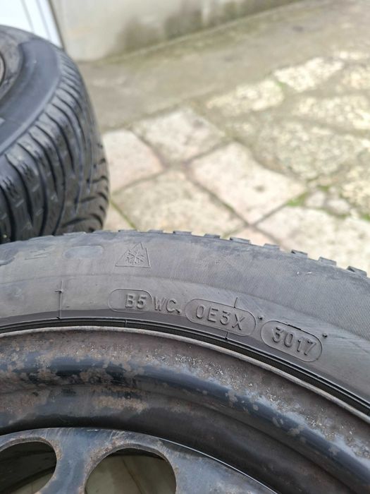 4 броя зимни гуми 205/55 R16 91H  BF Goodrich g-force winter заедно с 4 броя стоманени джанти и предпазни тасове