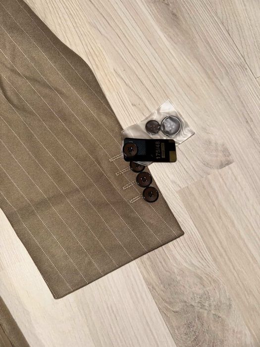 Чисто Нов Костюм