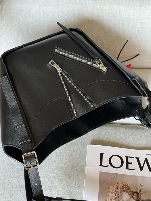 Geanta  Loewe Hammock Flip bag in classic calfskin