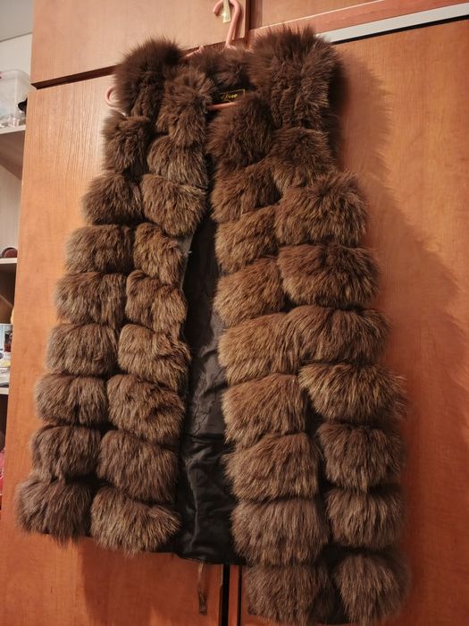 Срочно продам меховую шубу жилетку