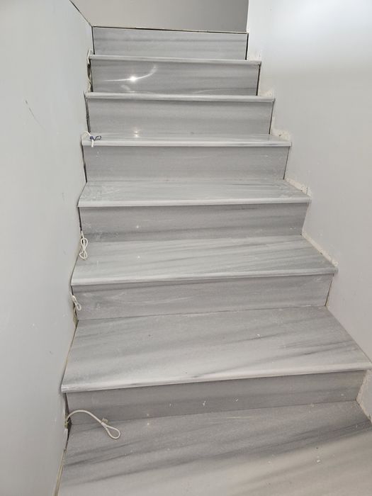 Glafuri, blat bucătărie, blat baie, pardoseli,scari