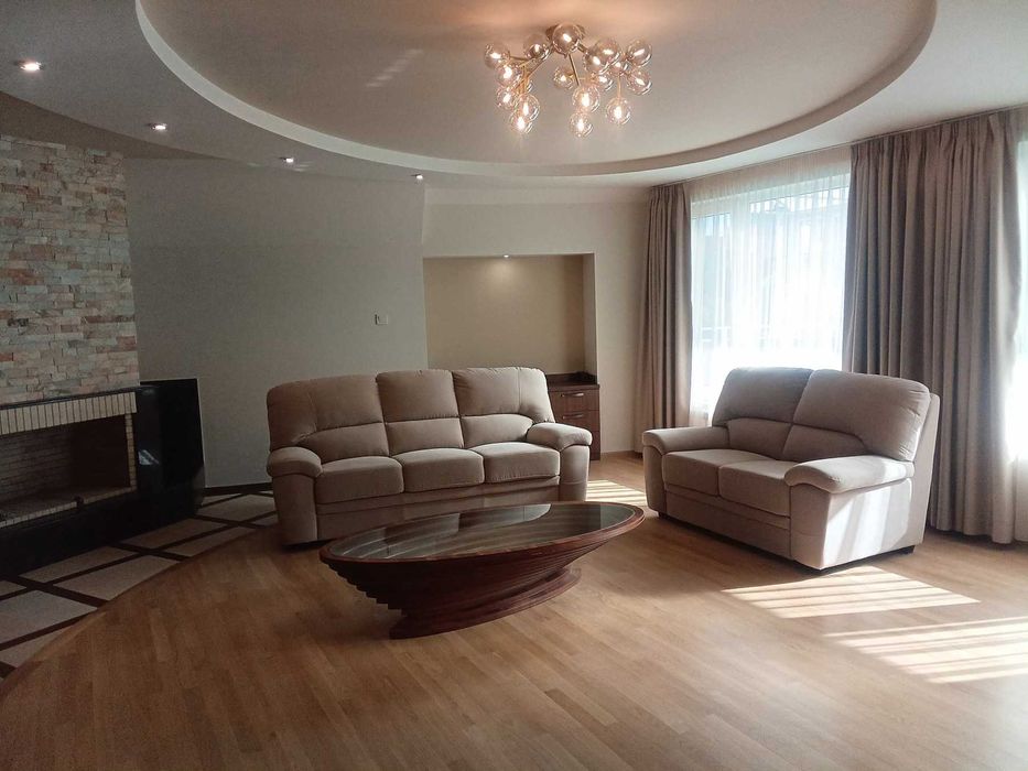 Етаж ВМИ  - Център 270 кв.м с възможност за Гараж