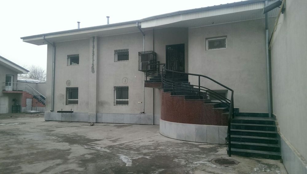 Продается производственное помещения  15 соток с зданием