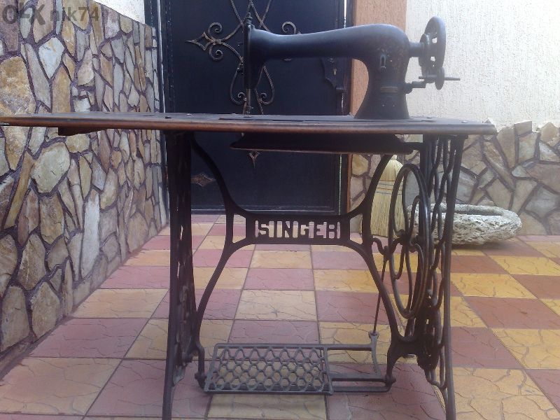 Продавам стара шевна машина.