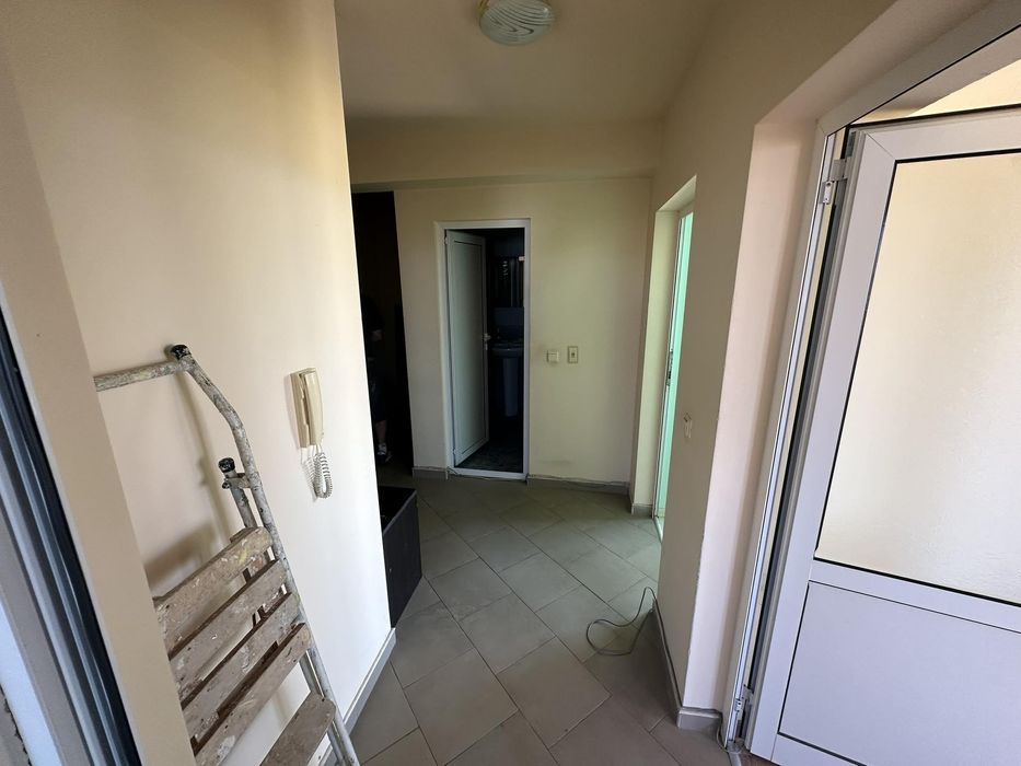 Дава се под наем Тристаен апартамент в Варна, Левски - 105 кв.м за 407.49 € - Снимка #2