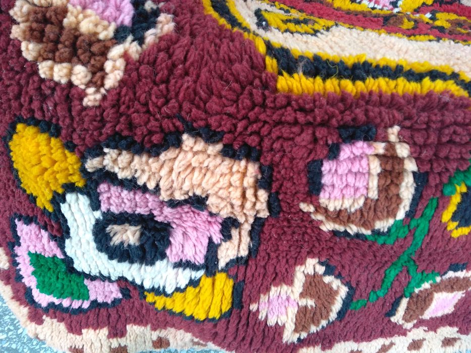 Вълнен ръчен китеник български килим