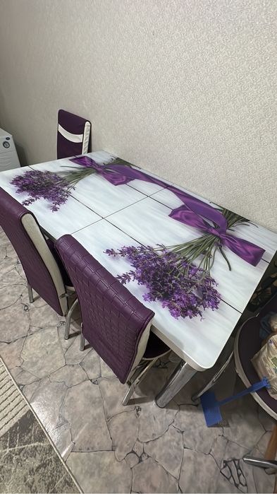 Продам стол состульями