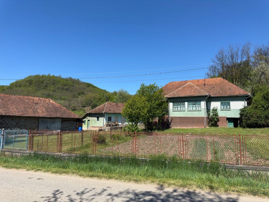 Vand sau schimb cu apartament în Deva, casa in Hartagani