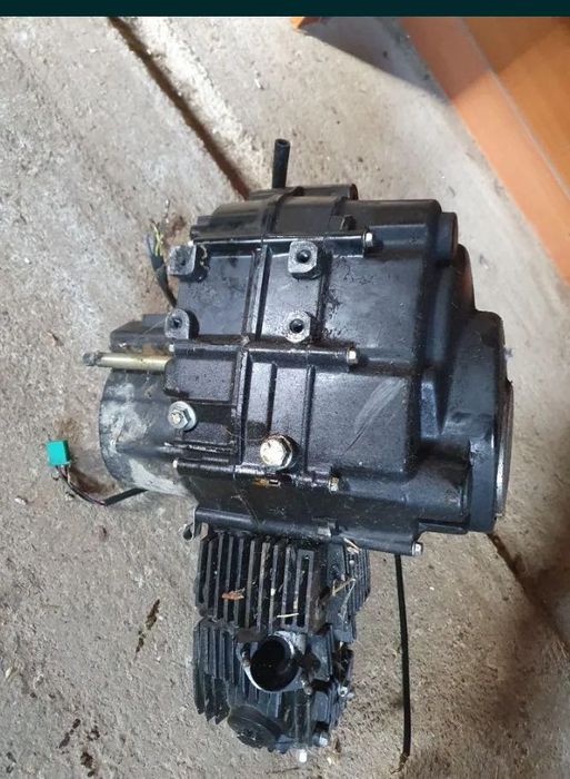 Vând motor cross 107 perfect funcțional