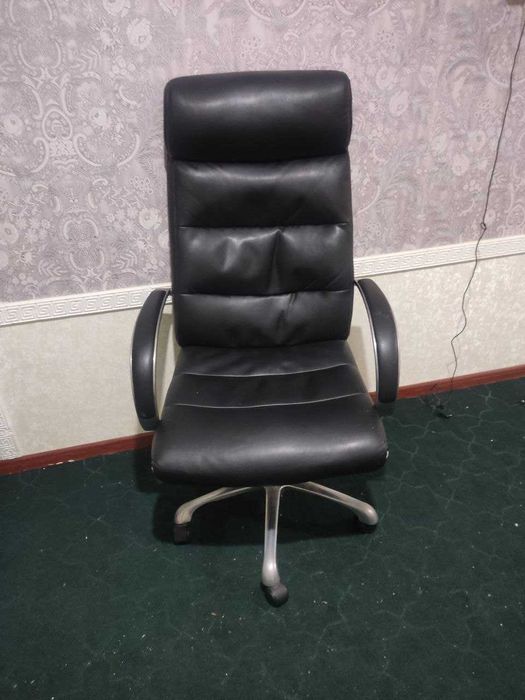 Offisniy kreslo 8897 model