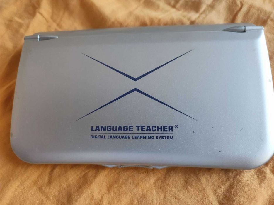 Продават се електронни говорещи английско-български речници ЕСТАСО