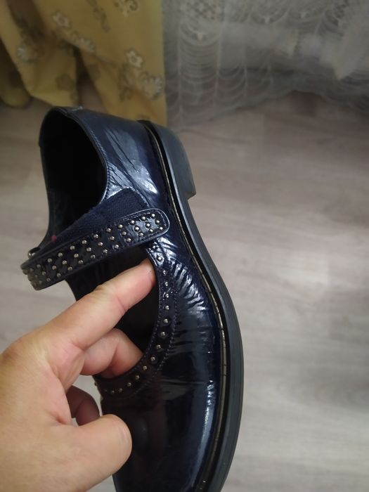 Продам обувь на девочку