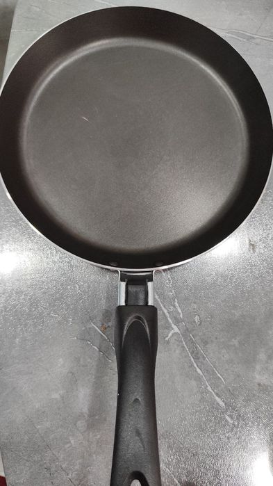Продается сковородка новая