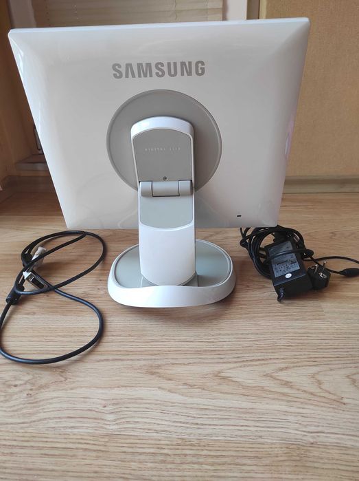 Монитор Samsung SyncMaster 760BF