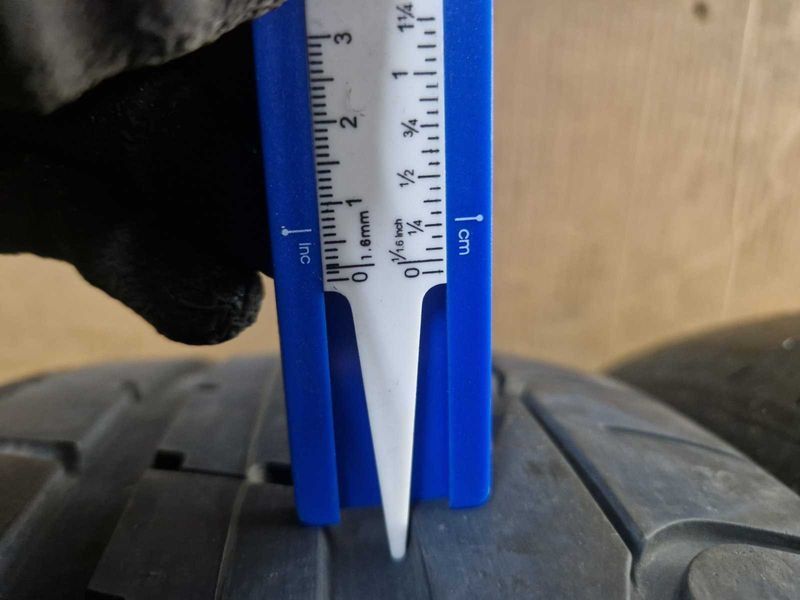 2 Pirelli R19 255/40
летни гуми
DOT1318