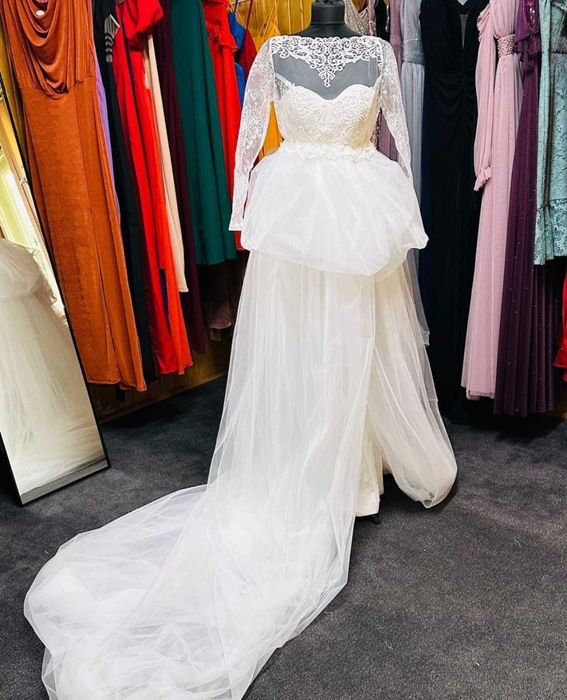 Rochie de mireasa cu manecute din dantela