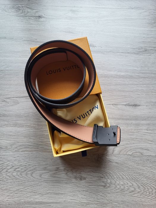 Curea LV în stare nouă